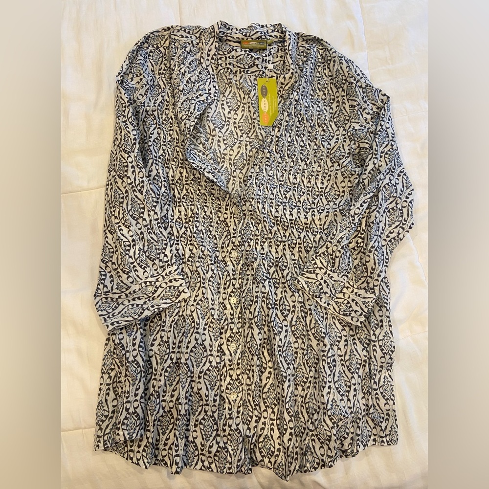 Flowy unique long sleeved shirt